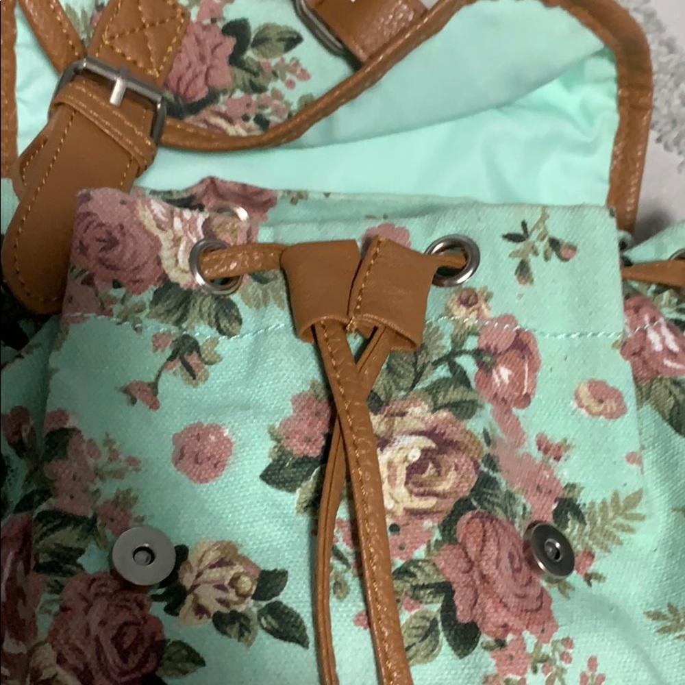 Floral backpack - Picture 3 of 7